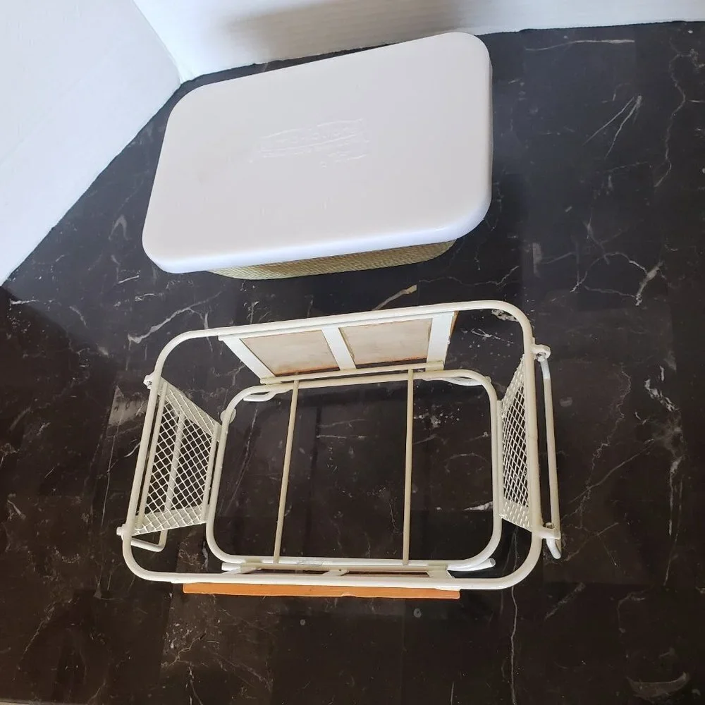 Farmhouse Cookwear 3 pc by Temptations ovenware dish, carrier, Lid chicken